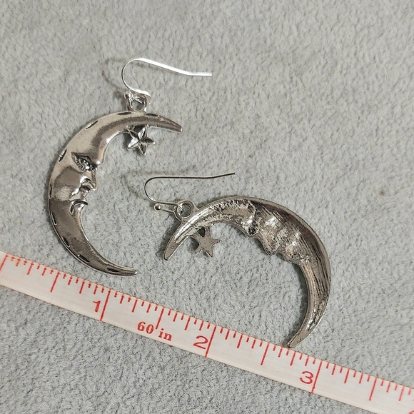 Quarter cresent MOON Face earrings - Picture 4 of 5
